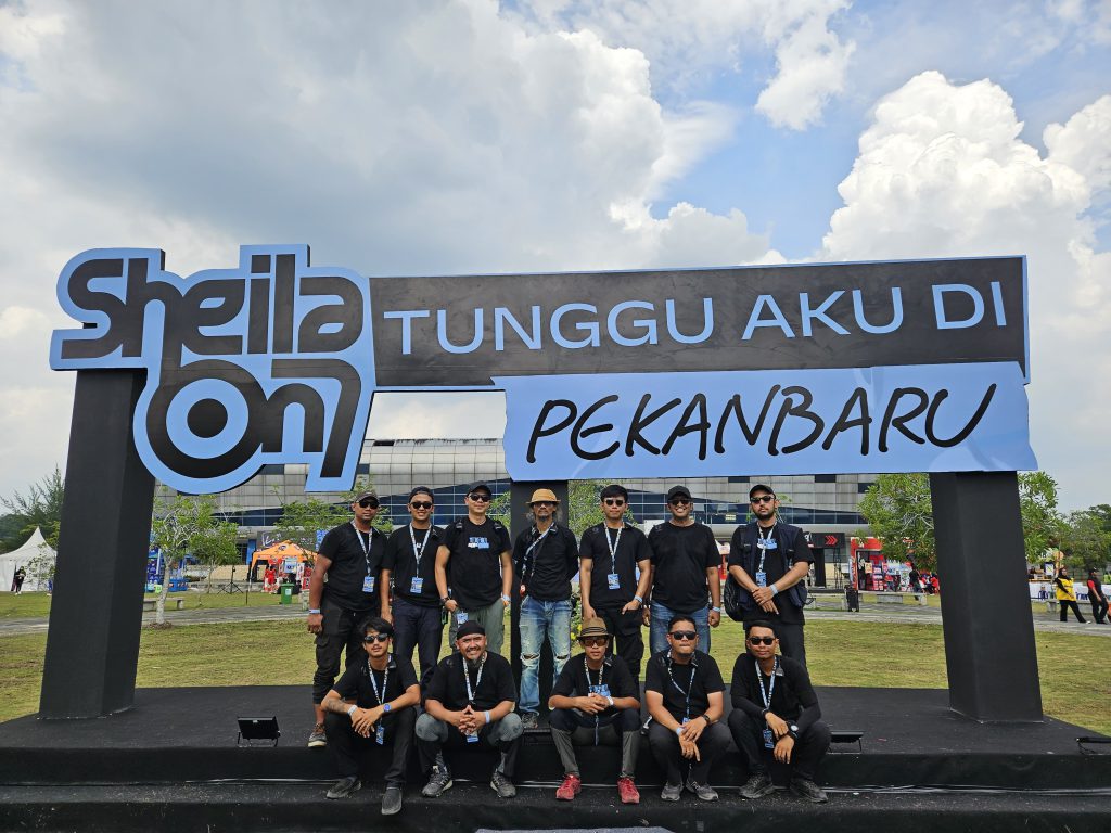 Sheila on 7 Tunggu Aku Di Tour Pekanbaru